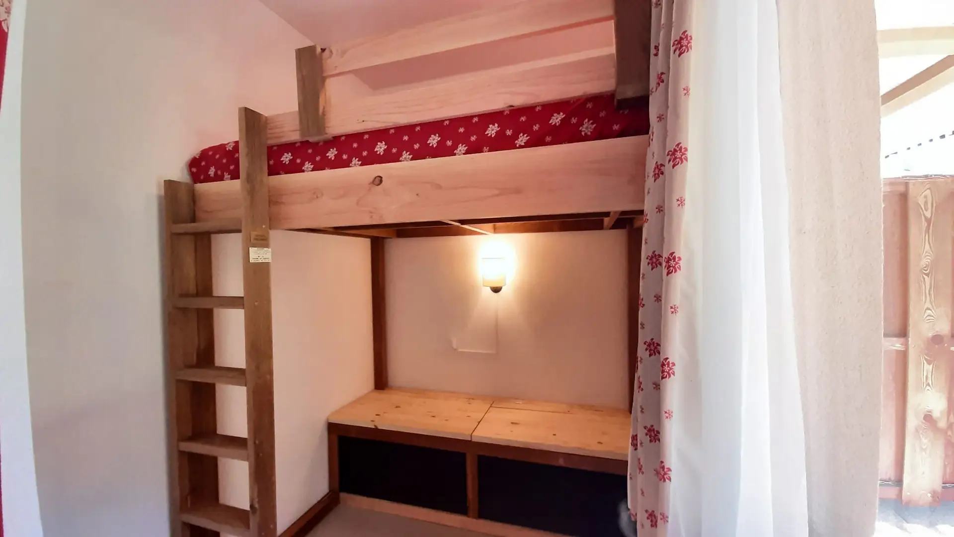 19b22102-6c53-45ec-b770-1243d9079c1d