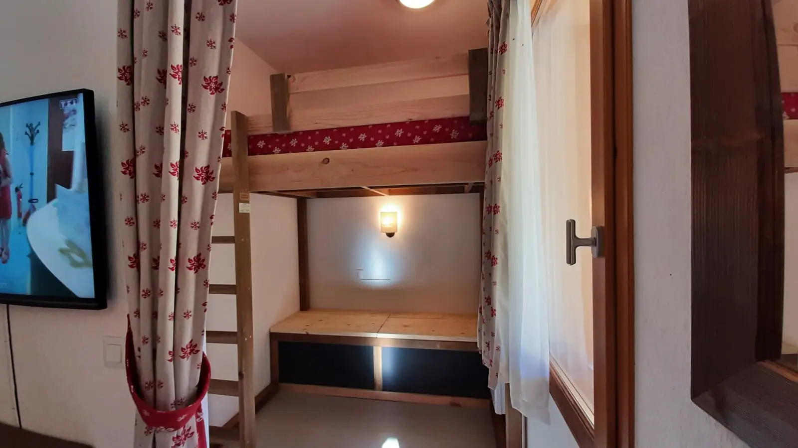 7dc5b8ed-8250-452d-aa20-12e501f4152c